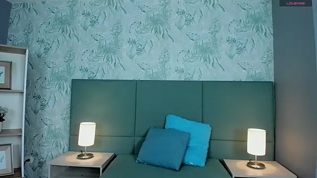 lexiethompson  online show from October 13, 12:08 pm