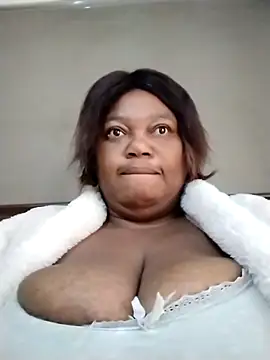 MATUREBUSSTY online show from October 1, 5:01 am