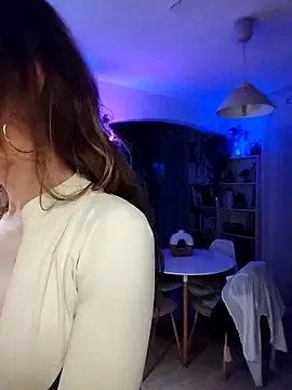 Luna Kitanna online show from April 19, 8:00 pm