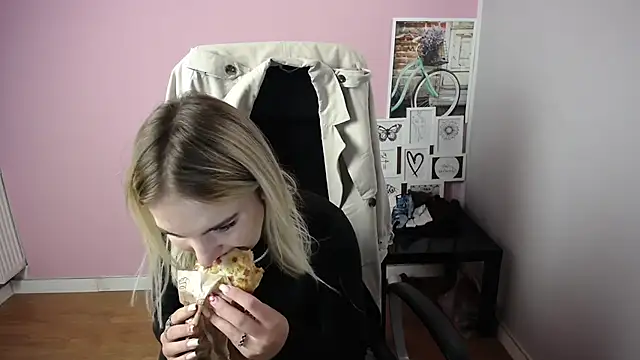 viktoria lovely online show from October 6, 7:03 am