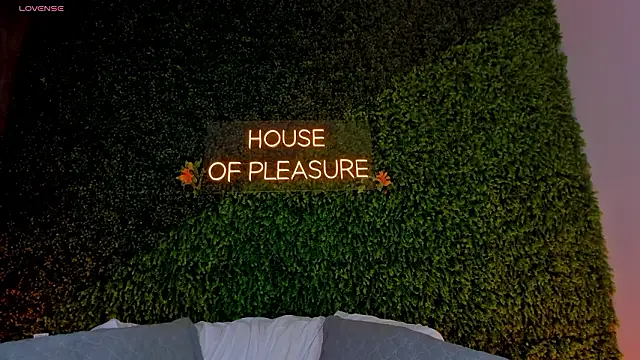 sarah-bonneth online show from March 17, 11:36 am