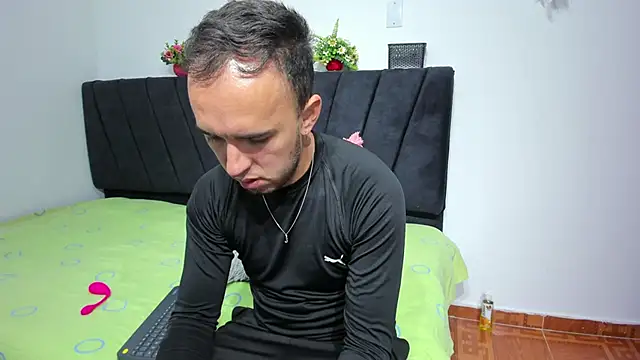 big-dicktop23 online show from April 6, 11:06 pm