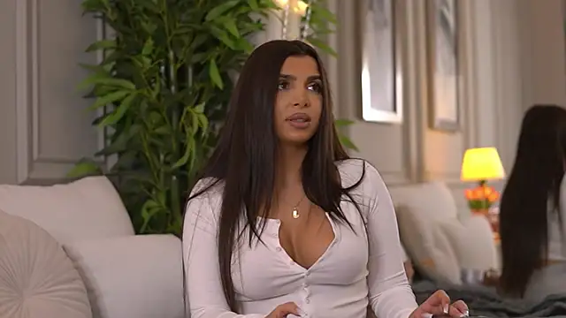 NicoleCellini online show from April 4, 6:40 pm