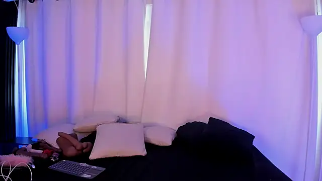 Emiilycollins online show from January 12, 3:50 pm