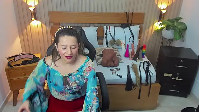 luciana ballesteros  online show from October 3, 12:43 pm