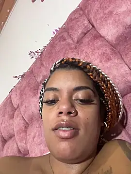 ladyrd1 online show from February 3, 6:40 am