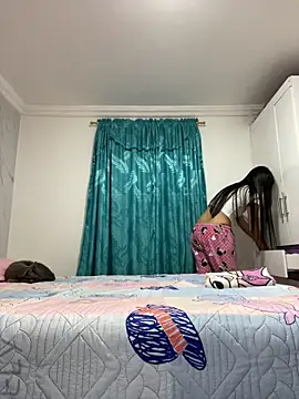 Kimmymadison- online show from March 22, 5:35 am