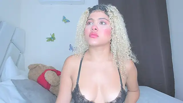 sofiacastillo01 online show from April 4, 5:12 pm