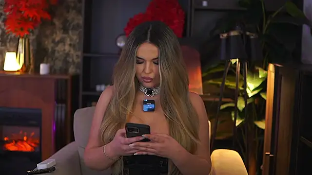 EvaSunderland online show from April 11, 10:41 am