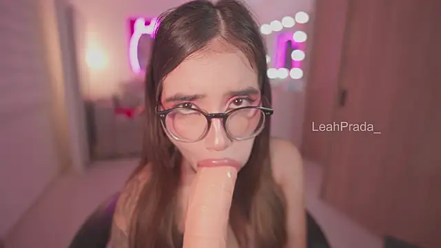 LeahPrada  online show from February 1, 11:14 pm