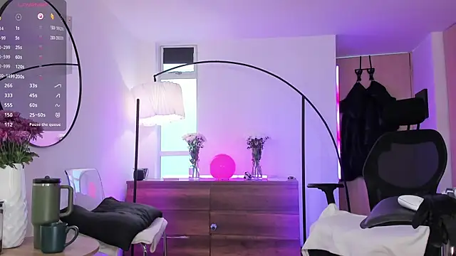 ariana fitl  online show from March 24, 1:49 pm