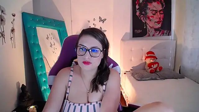 esmeraldaa230 online show from September 29, 8:36 pm