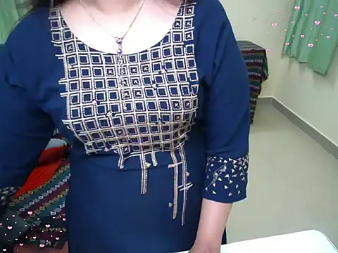 Arushisingh8888 online show from October 6, 2:01 pm