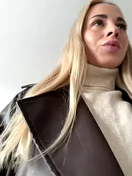 streetdoll online show from September 22, 8:46 am