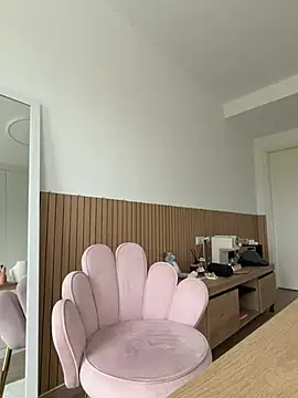 streetdoll online show from April 16, 6:46 am