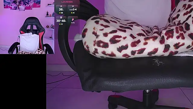 DanielaHang online show from December 4, 1:57 pm