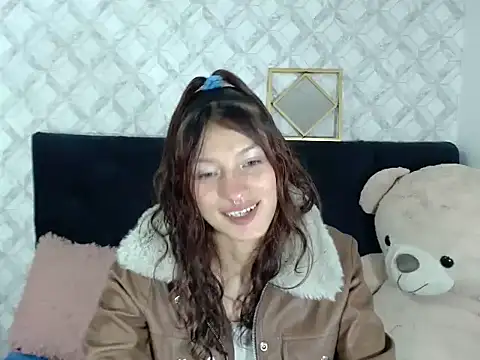 Emma-Wilson online show from November 18, 4:13 am