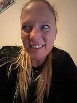 MoniqueLaFee online show from May 16, 1:41 am