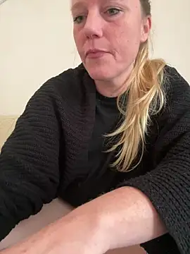 MoniqueLaFee online show from February 18, 8:13 am