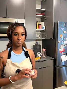 Your Paris online show from October 4, 9:30 pm