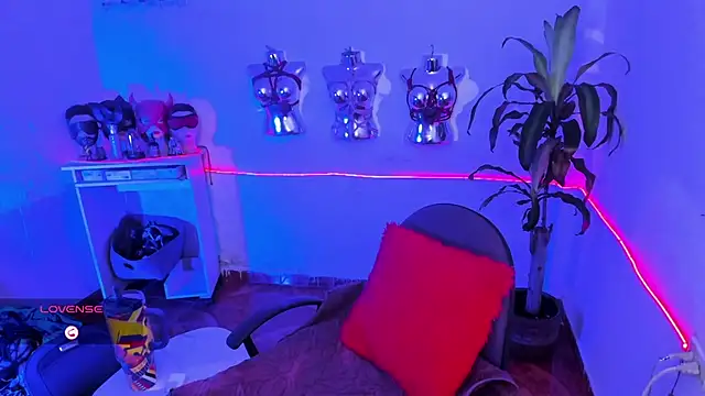 LucyStrike  online show from July 10, 1:50 am