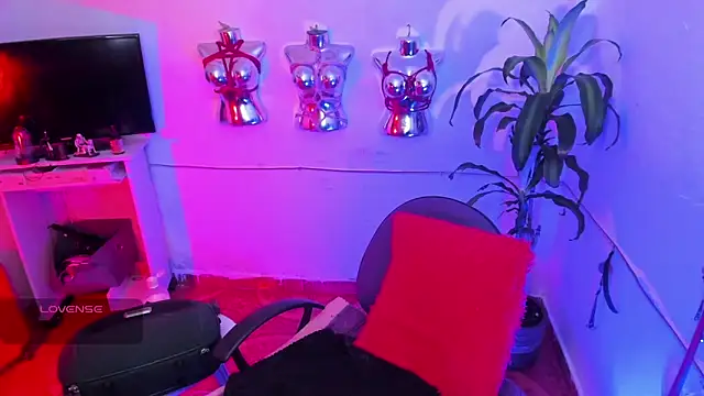 LucyStrike  online show from June 15, 10:32 pm