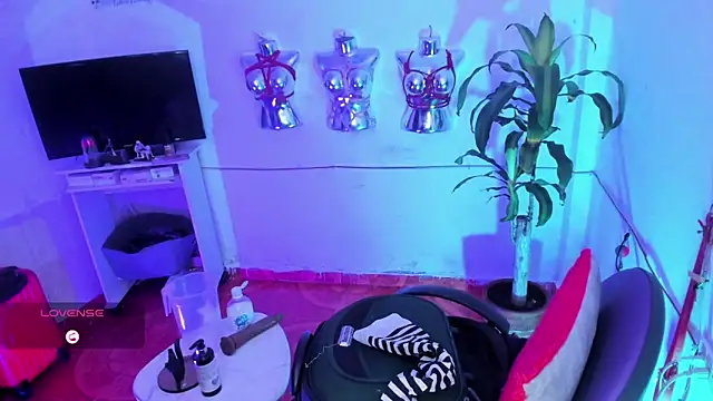 LucyStrike  online show from May 30, 2:31 am