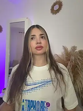 Ashleyjenner  online show from February 5, 12:13 am