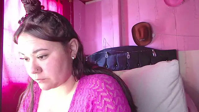 NikkiRous  online show from February 4, 2:20 pm