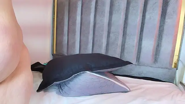 Zoe Curvy online show from February 21, 1:01 pm