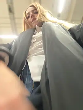 LoraaDoll online show from October 6, 3:40 pm