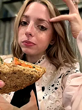 LoraaDoll online show from October 1, 4:12 pm