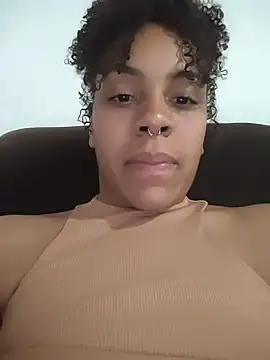 Julia Pretinha online show from December 15, 1:05 pm