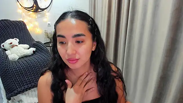 worldofkim online show from November 30, 9:41 pm