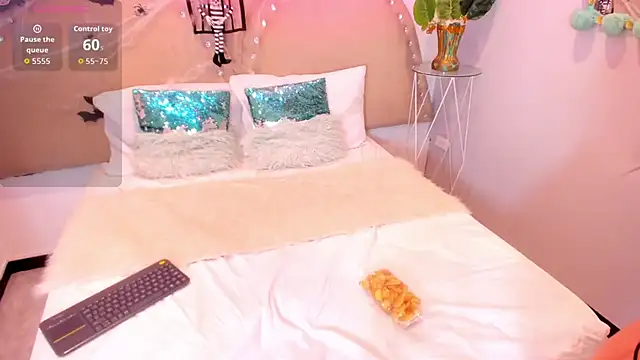 Miia Thompsonn online show from October 29, 3:22 am