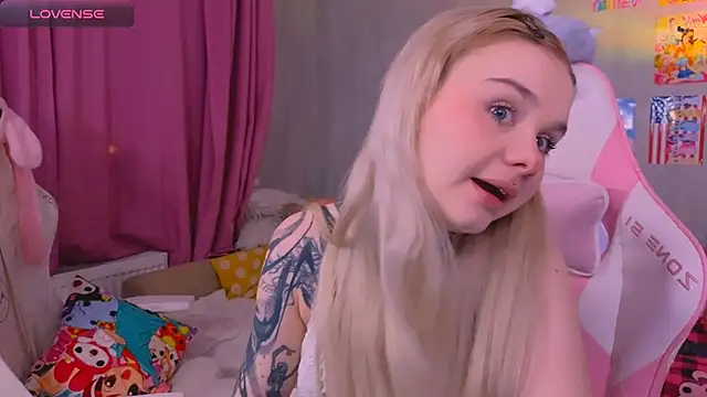 Britney Lynch online show from February 26, 7:13 pm