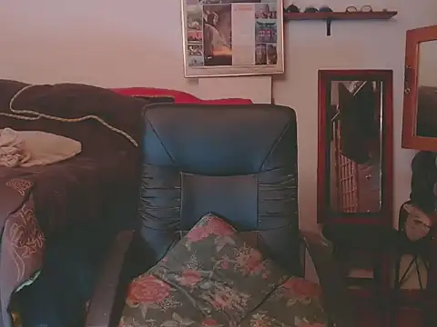 LorenJade online show from April 17, 6:37 am