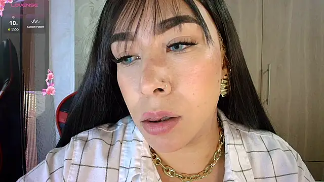 leahtemptation3 online show from May 15, 10:45 pm