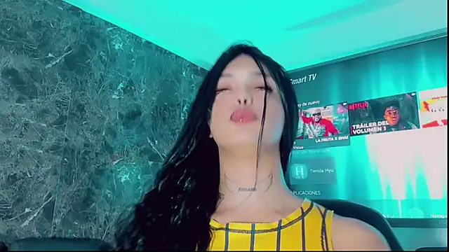 Emmaa Saenz  online show from November 25, 7:26 pm