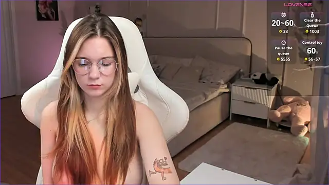 Frau Lina online show from June 10, 6:28 pm