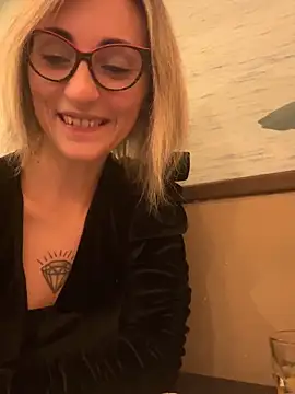 sexy blondie92 online show from December 13, 7:53 pm