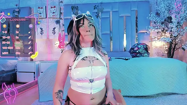 Broklinwhite  online show from September 18, 1:31 pm