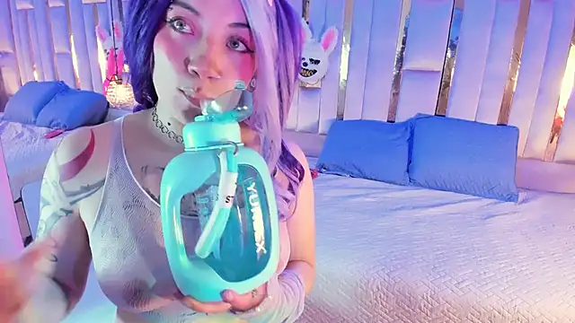 Broklinwhite  online show from April 16, 2:28 pm