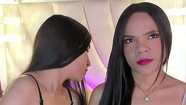 siara and zoe online show from July 12, 12:00 am