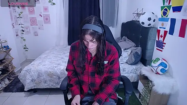 IsaBaileys  online show from June 18, 11:53 pm