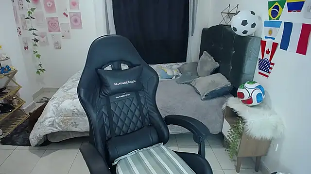 IsaBaileys  online show from June 15, 4:23 am