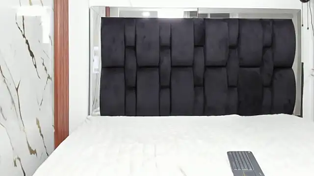 SweetYoungs  online show from September 29, 8:25 pm