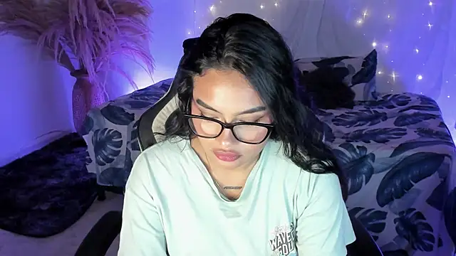 Riana Kean online show from April 12, 7:55 am