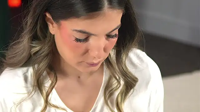 KellyMathews online show from May 29, 2:31 am