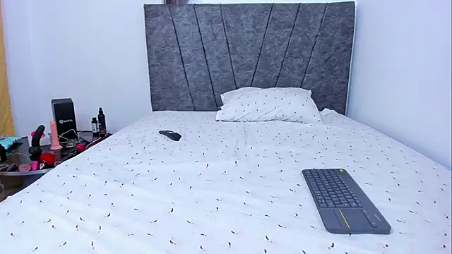 bella-black online show from October 27, 11:21 pm